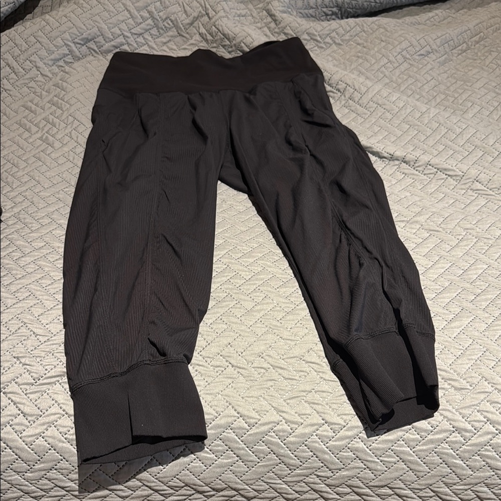 Lululemon Black Capri Pants